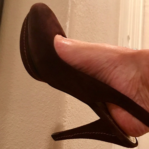 Dark brown suede BCBG heels - Picture 1 of 4
